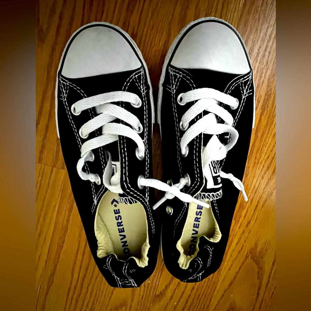 Youth converse shoreline size 2.5